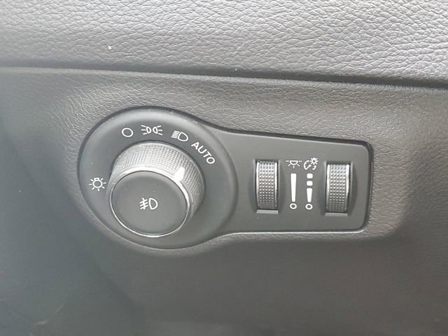 Used 2018 Jeep Compass Trailhawk w/ Leather Interior Group AWD/4WD image 19