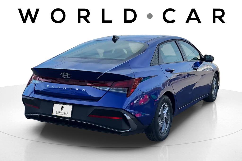 Certified 2025 Hyundai Elantra SE image 3