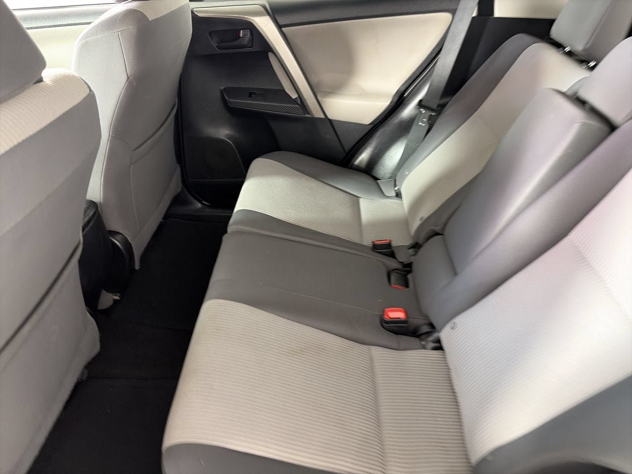 Used 2015 Toyota RAV4 LE FWD image 22