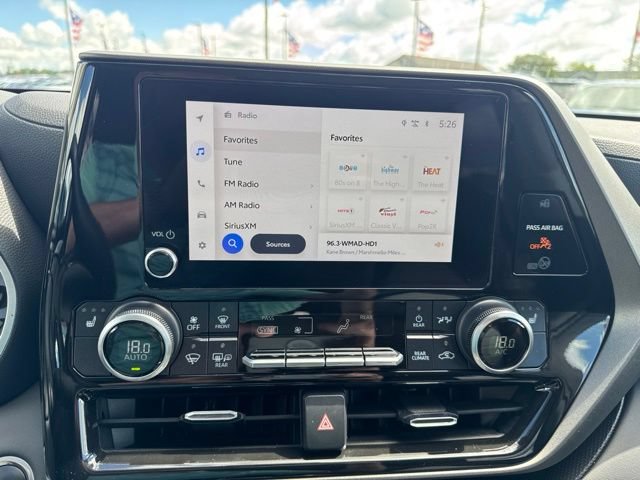 Used 2024 Toyota Highlander LE AWD/4WD image 25