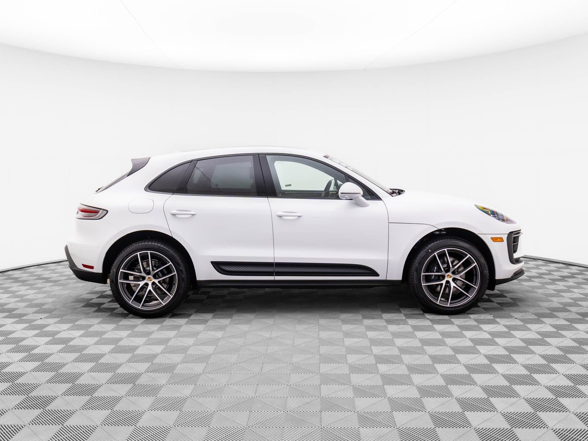 Certified 2025 Porsche Macan image 7