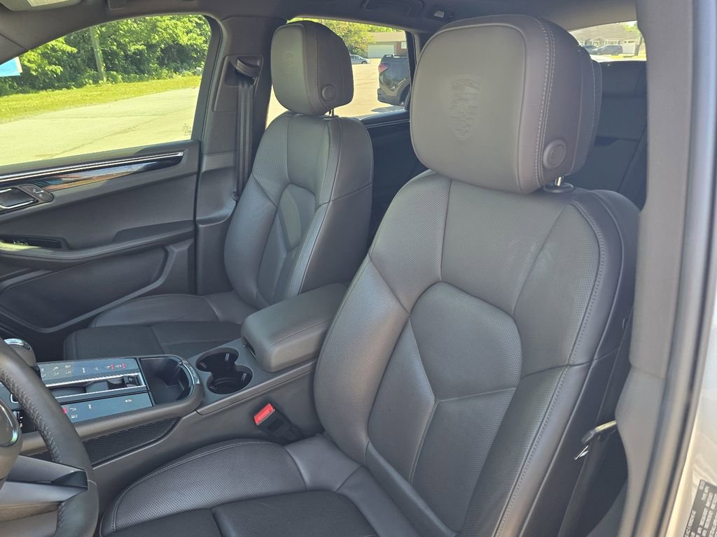 Used 2024 Porsche Macan AWD/4WD image 13