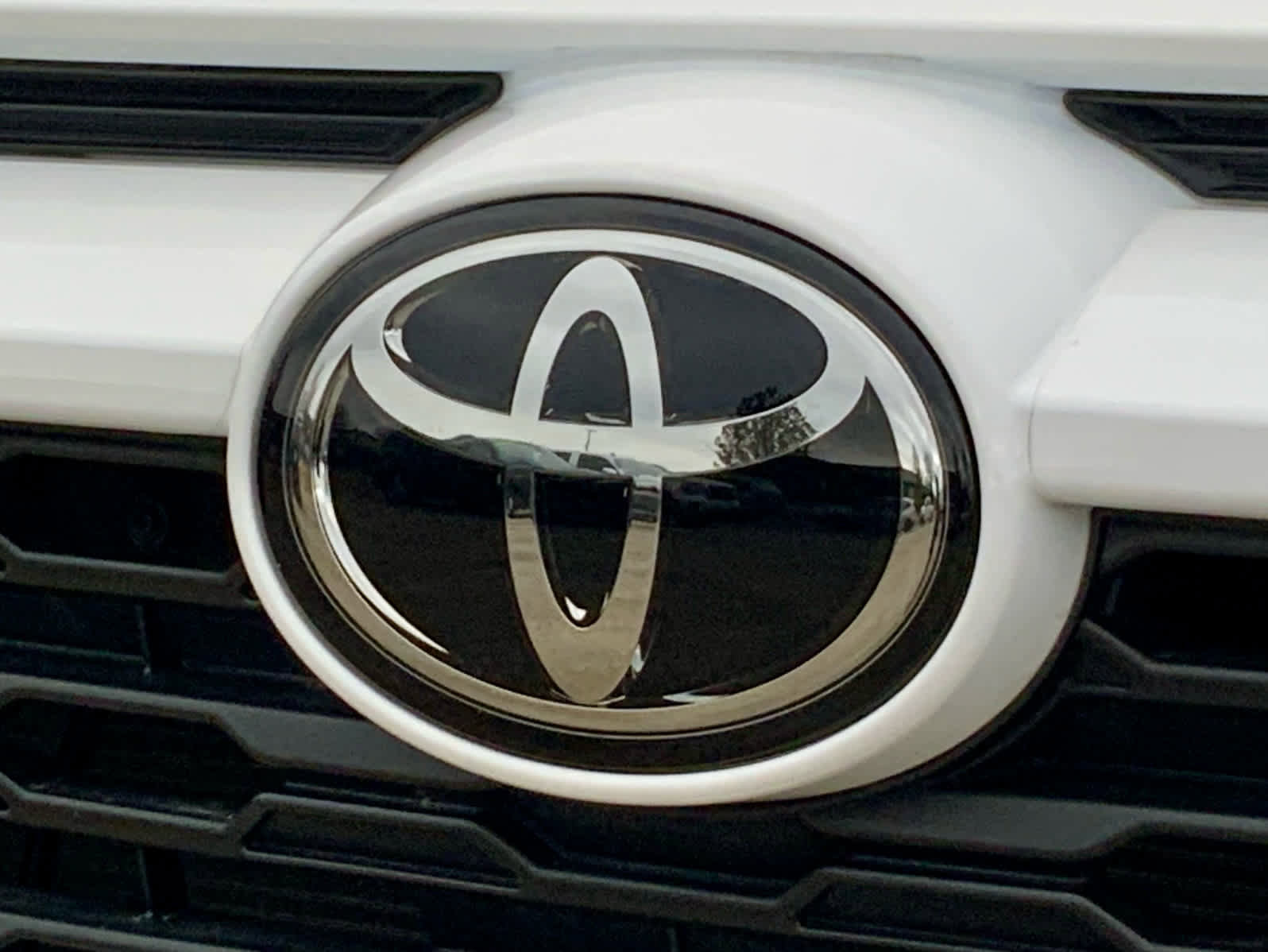 Used 2025 Toyota RAV4 XLE w/ Convenience Package image 17