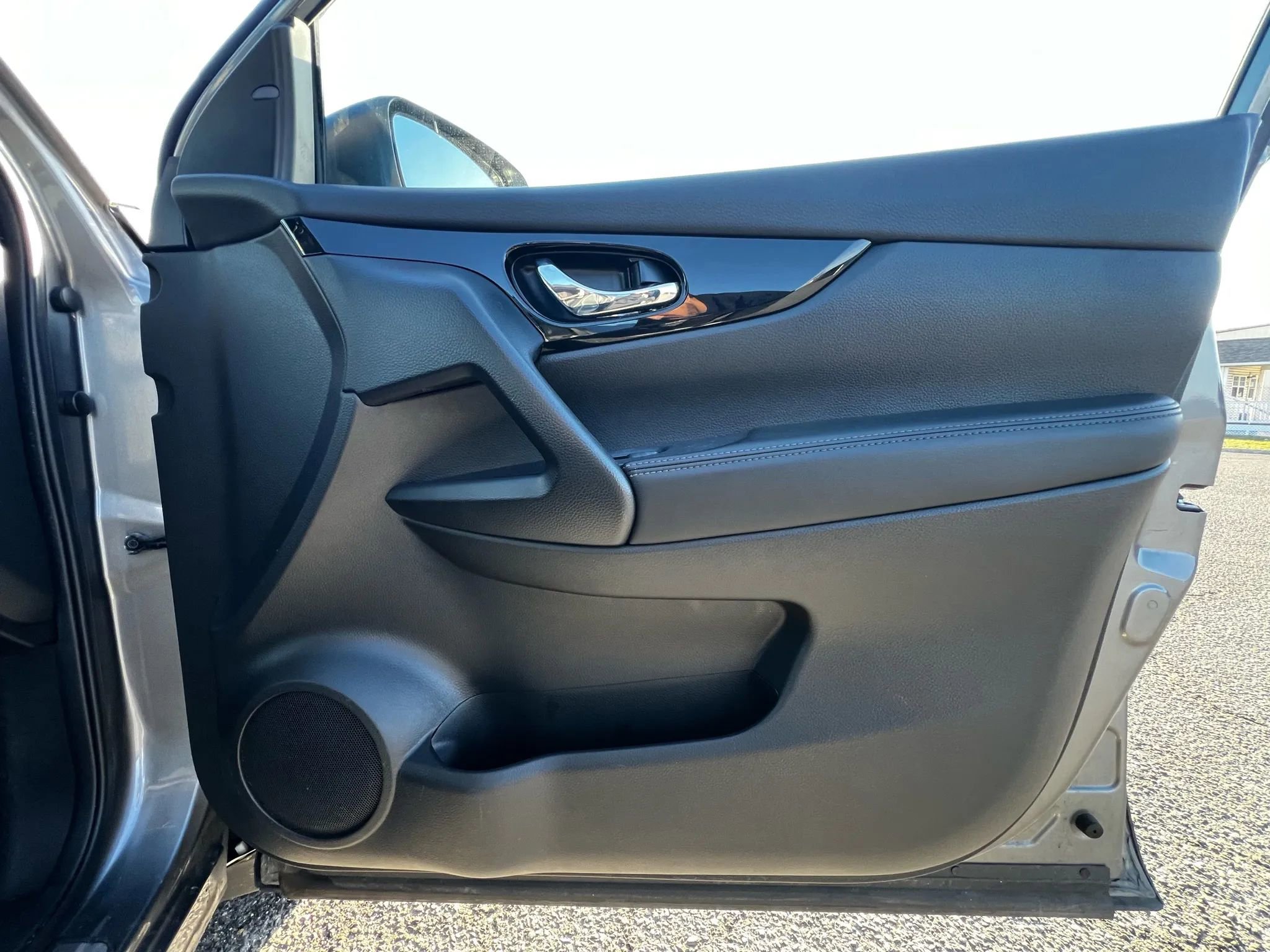 Used 2020 Nissan Rogue Sport SV image 17