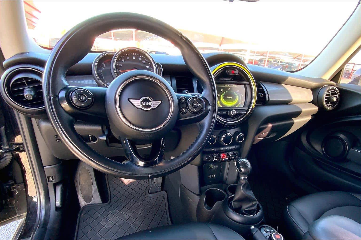 Used 2018 MINI Cooper 2-Door Hardtop FWD image 6