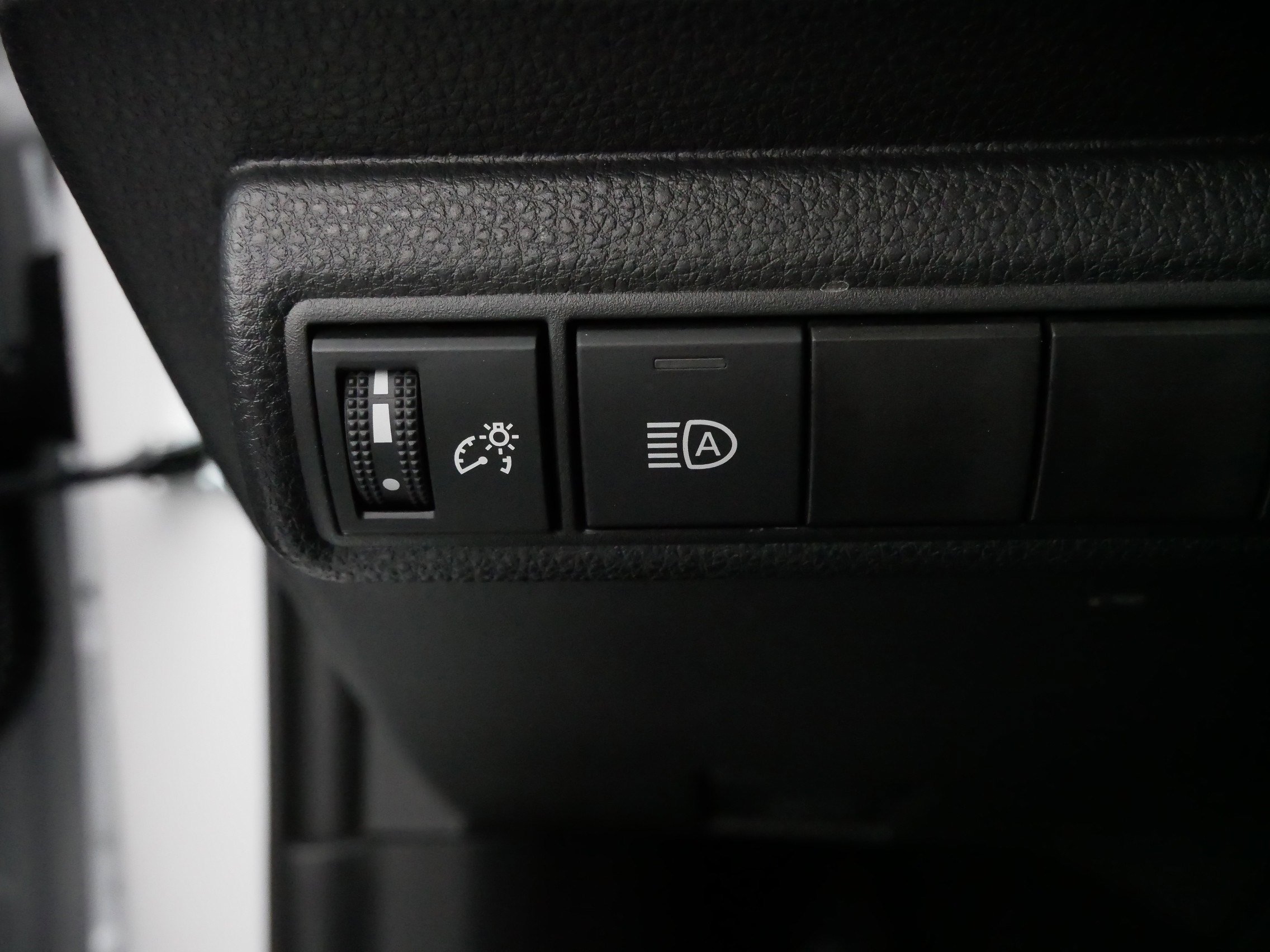 Certified 2025 Toyota Corolla LE image 27