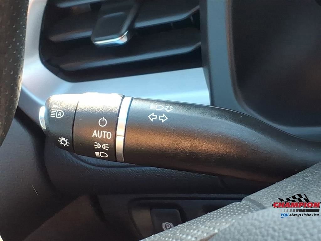 Used 2023 GMC Acadia SLE image 27