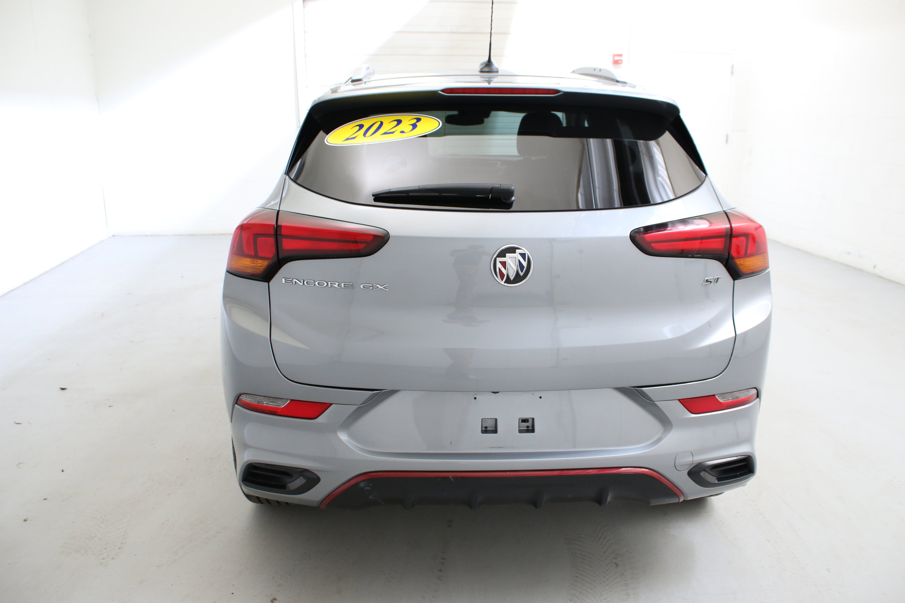 Used 2023 Buick Encore GX Select w/ Sport Touring Package FWD image 8