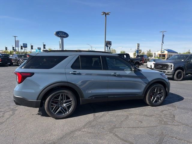 Used 2025 Ford Explorer ST AWD/4WD image 5