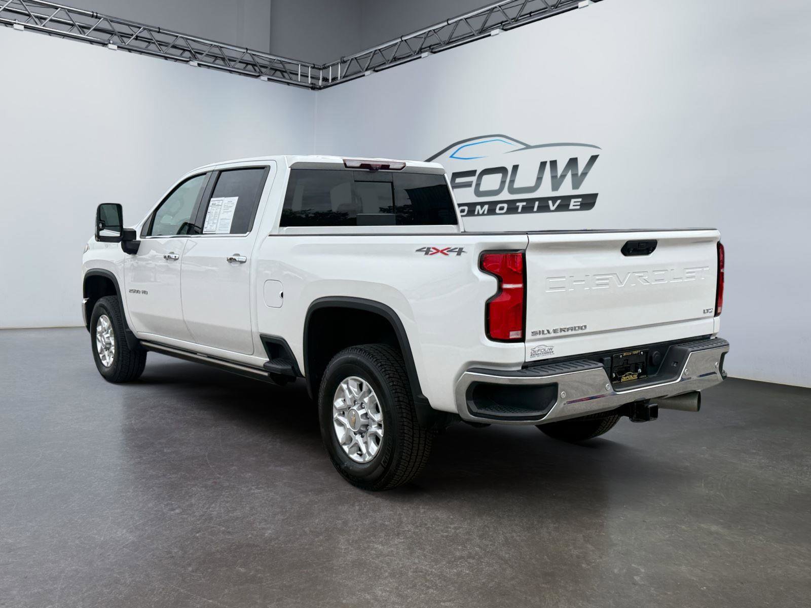 Used 2024 Chevrolet Silverado 2500 LTZ w/ LTZ Convenience Package AWD/4WD image 5