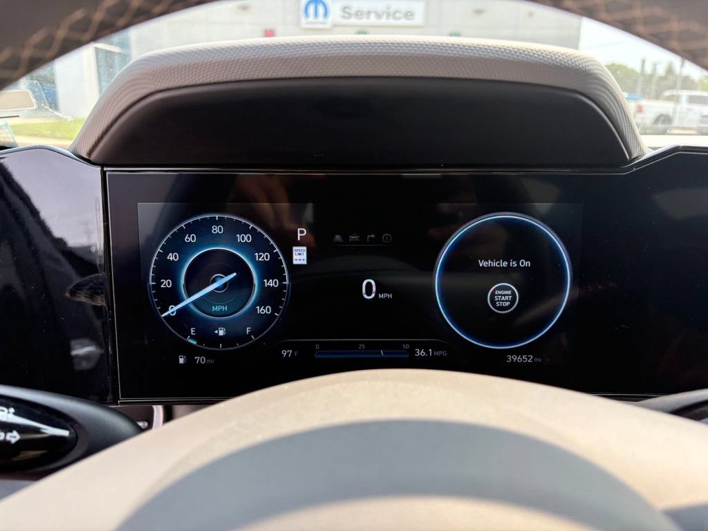 Used 2025 Hyundai Elantra SEL FWD image 24