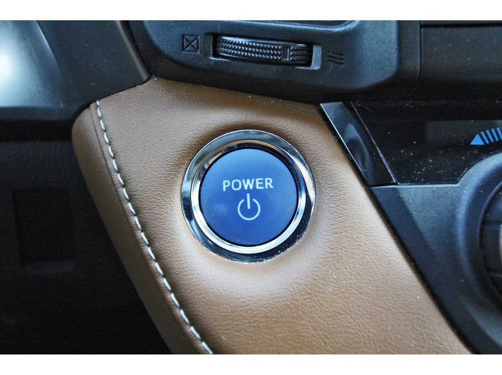 Used 2018 Toyota RAV4 Limited AWD/4WD image 29
