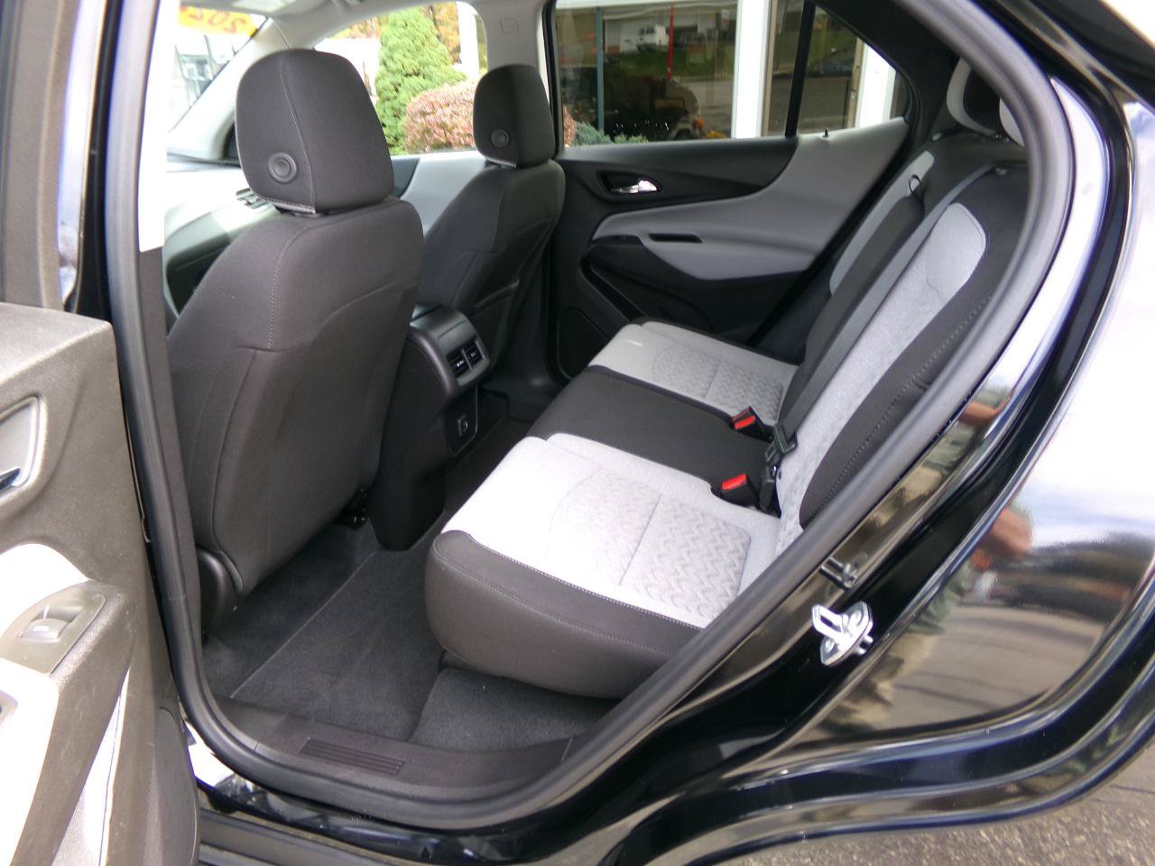 Used 2024 Chevrolet Equinox LS w/ LS Convenience Package AWD/4WD image 17
