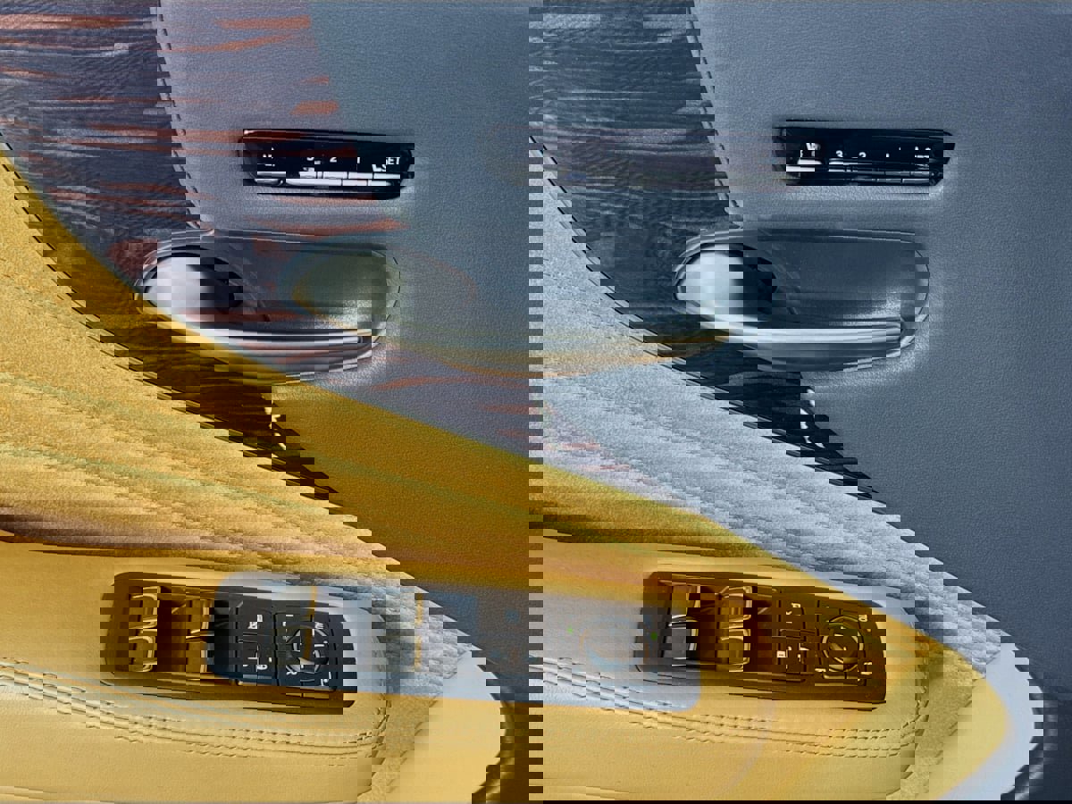 Used 2024 Lexus LS 500 w/ Interior Upgrade Package image 23