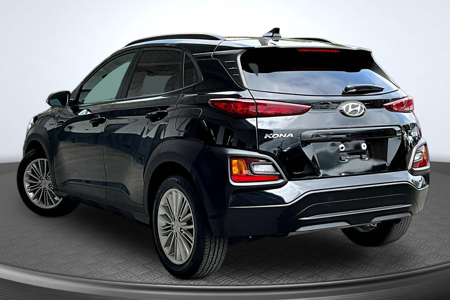 Used 2021 Hyundai Kona SEL Plus w/ Cargo Package AWD/4WD image 3
