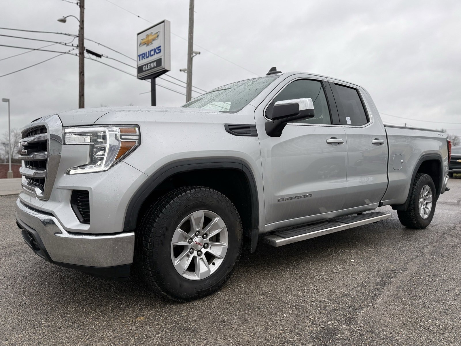 Used 2021 GMC Sierra 1500 SLE image 2