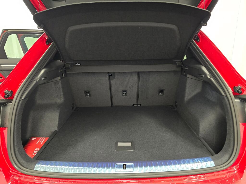 New 2025 Audi Q3 2.0T Premium image 11