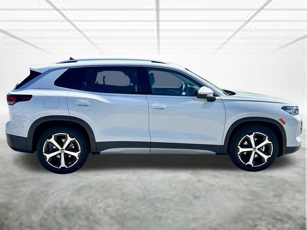 New 2026 Volkswagen Tiguan SE FWD image 4
