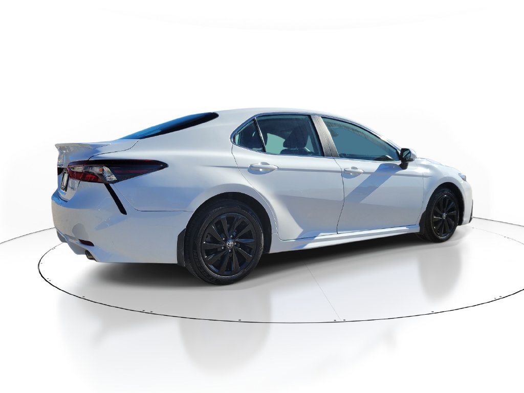 Used 2024 Toyota Camry SE FWD image 4