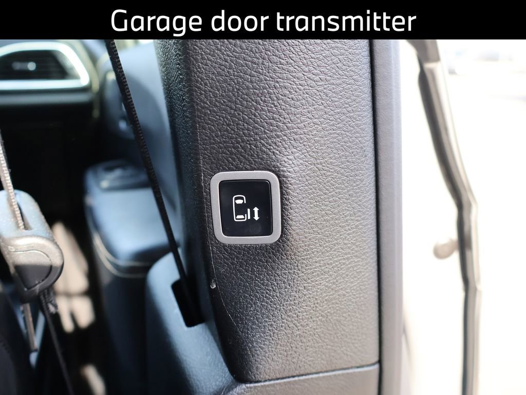 Used 2025 Chrysler Pacifica Limited image 18