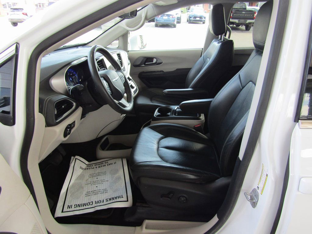 Used 2022 Chrysler Pacifica Touring-L image 24