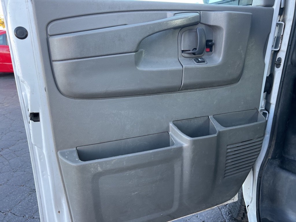 Used 2015 Chevrolet Express 2500 RWD image 10