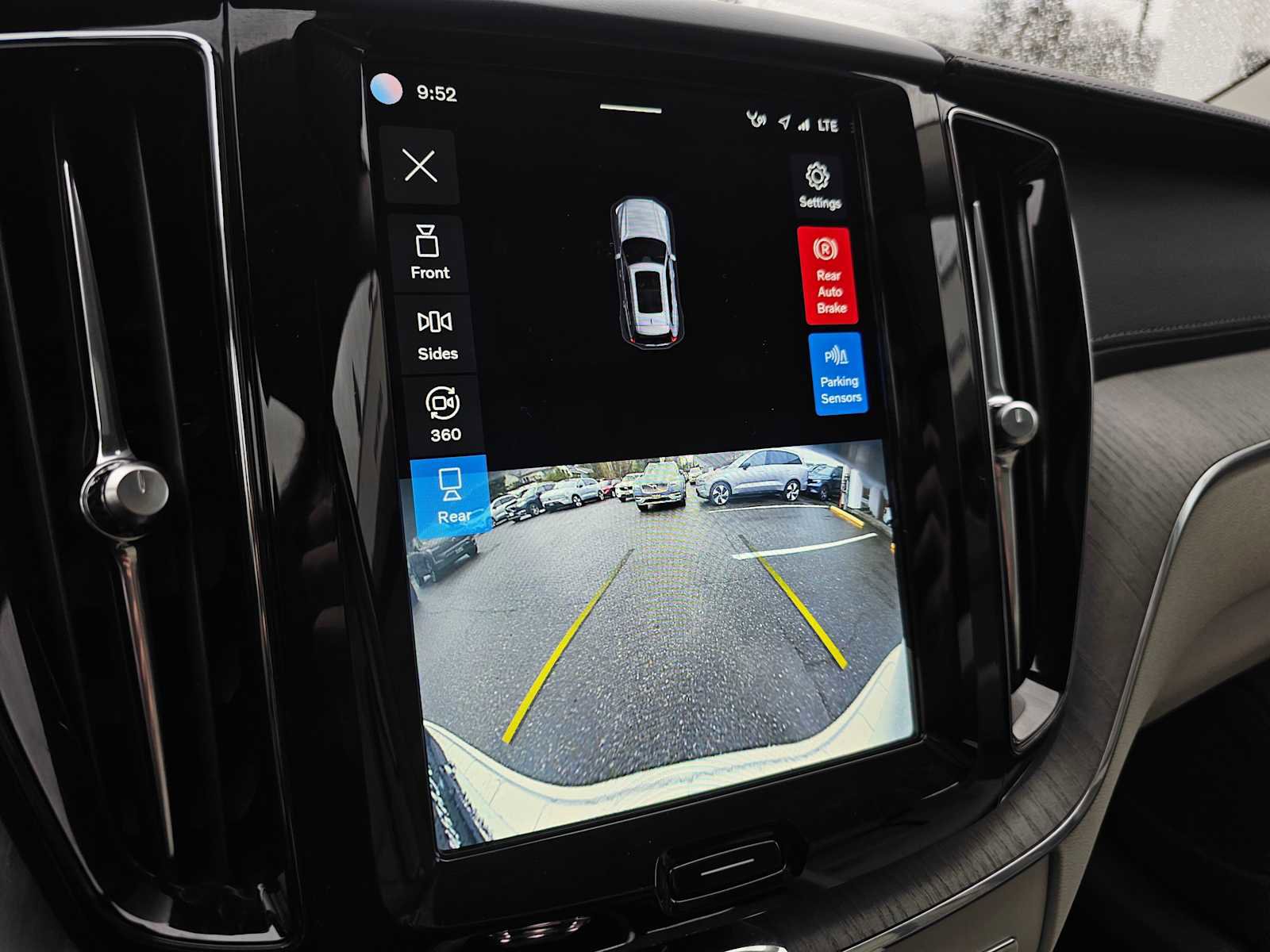 Certified 2023 Volvo XC60 T8 Ultimate w/ Climate Package image 34