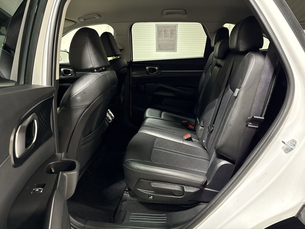 Used 2024 Kia Sorento S image 23