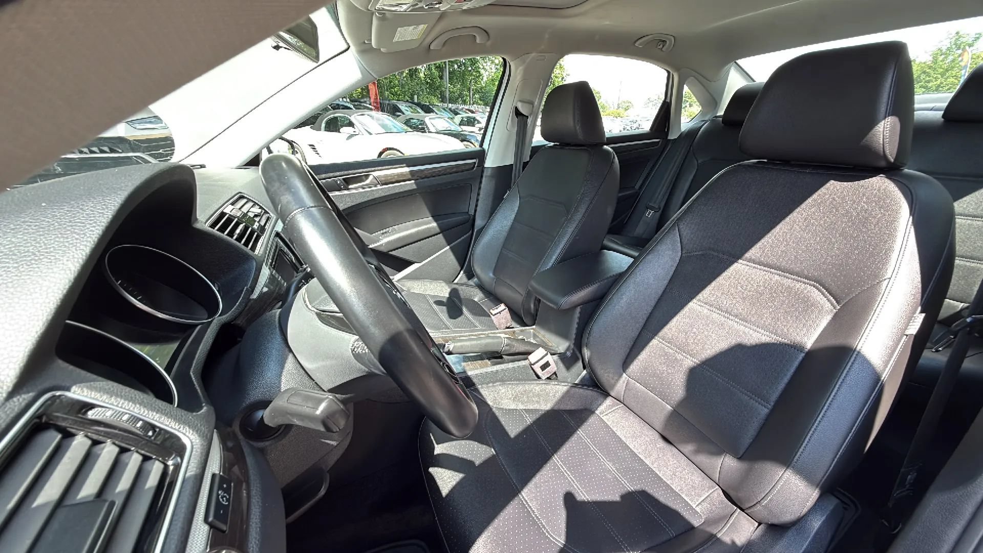 Used 2018 Volkswagen Passat 2.0T SE FWD image 22