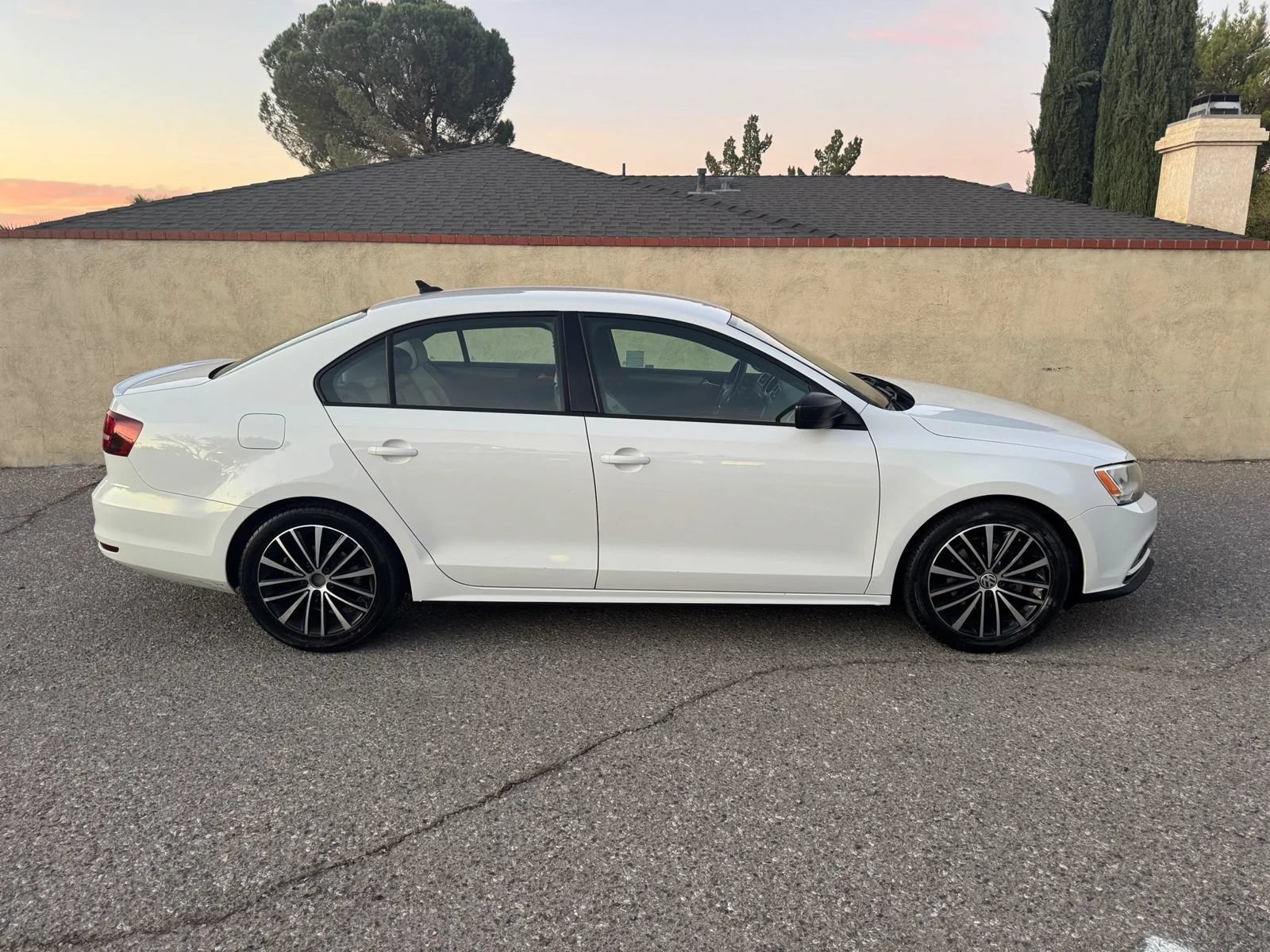 Used 2016 Volkswagen Jetta Sport FWD image 3