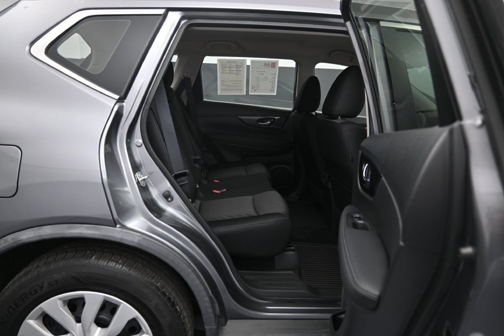 Used 2018 Nissan Rogue S FWD image 24