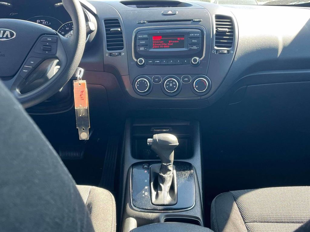 Used 2017 Kia Forte LX image 3