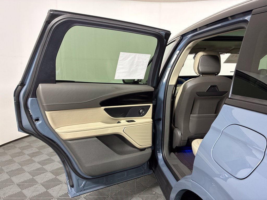 Used 2025 Lincoln Nautilus Reserve AWD/4WD image 27