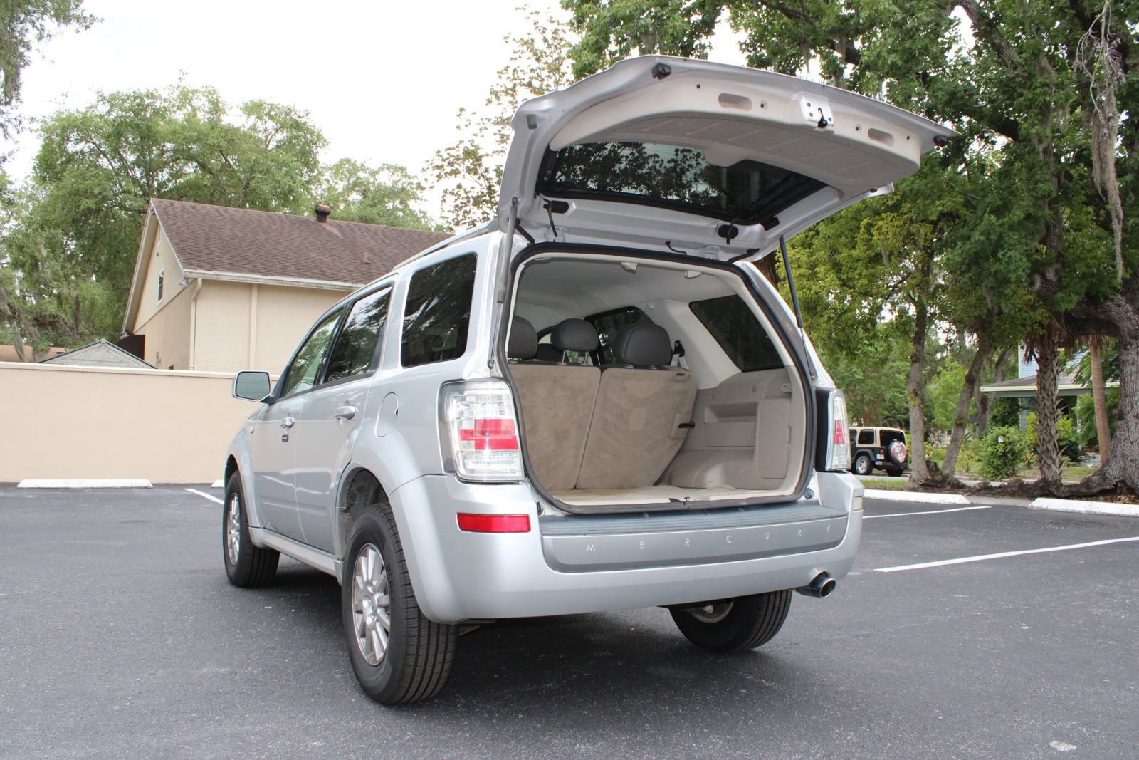 Used 2009 Mercury Mariner Premier FWD image 6