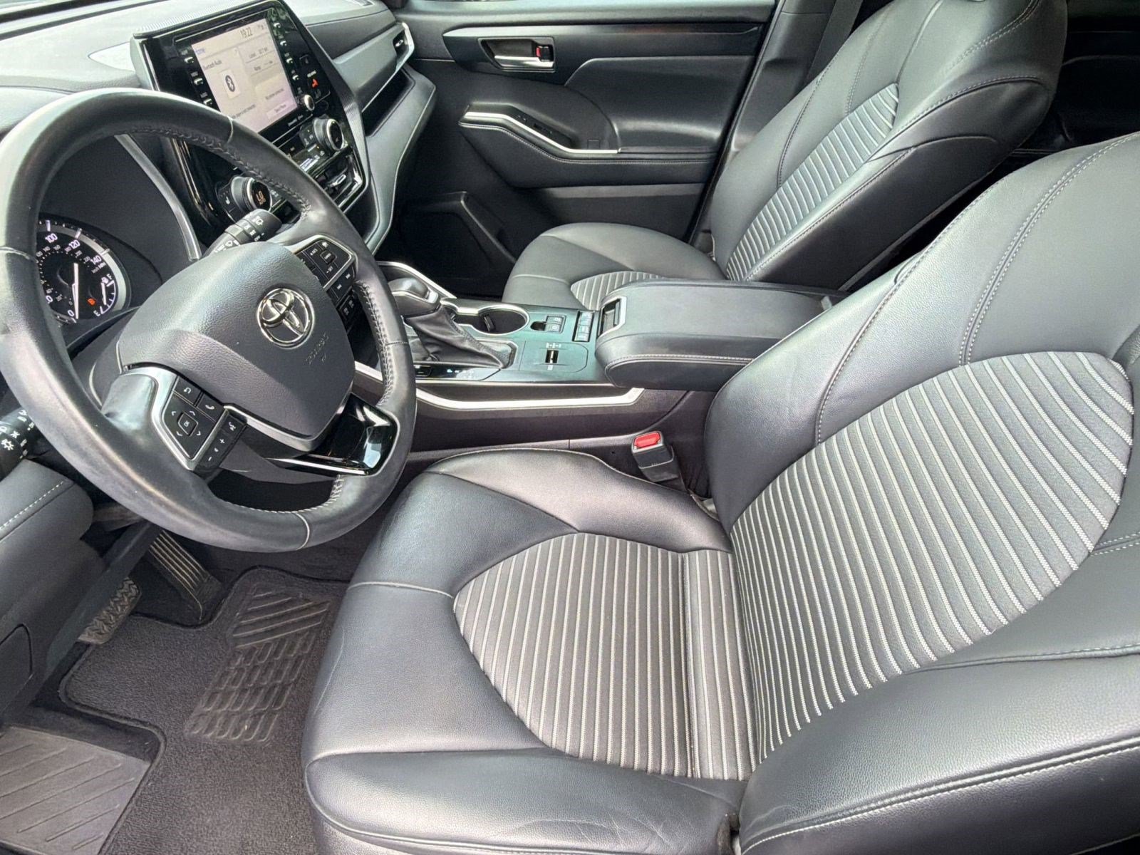 Used 2021 Toyota Highlander XSE FWD image 5