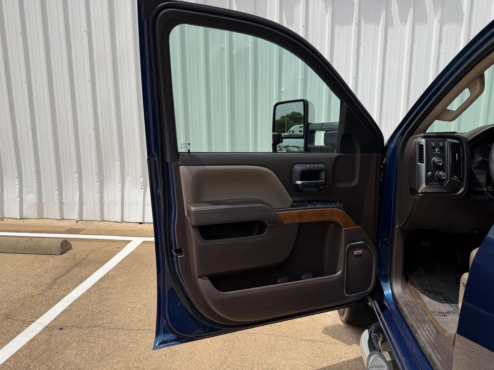 Used 2017 Chevrolet Silverado 1500 LTZ w/ Sport Package AWD/4WD image 19