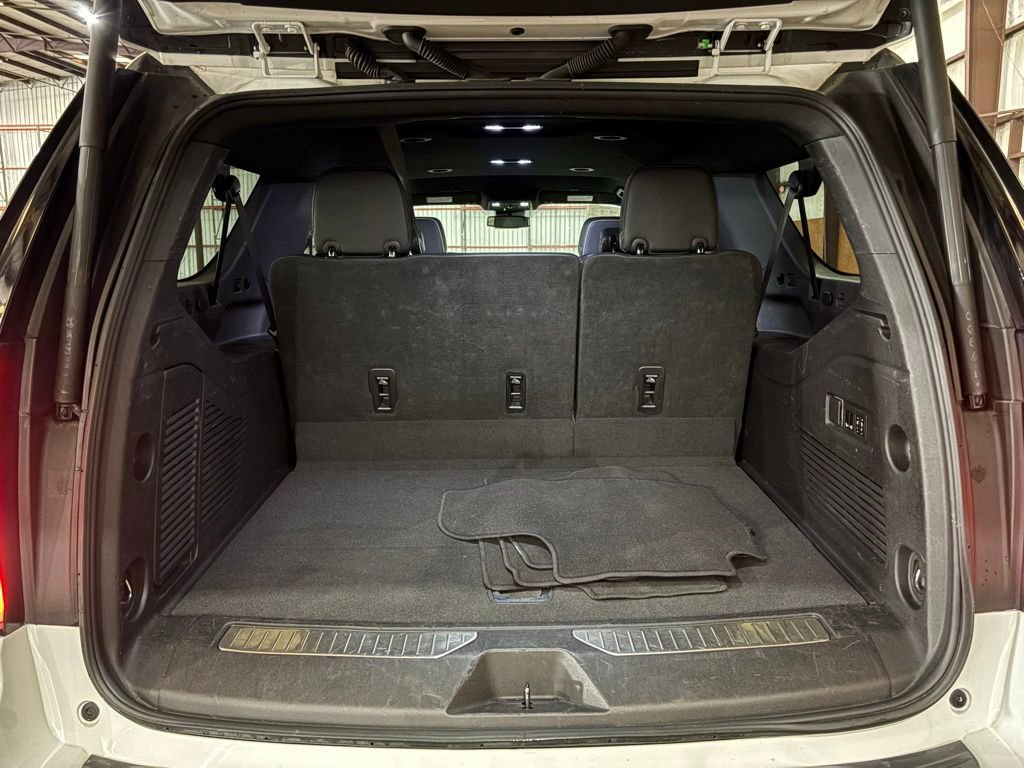 Used 2023 Chevrolet Suburban Premier image 14