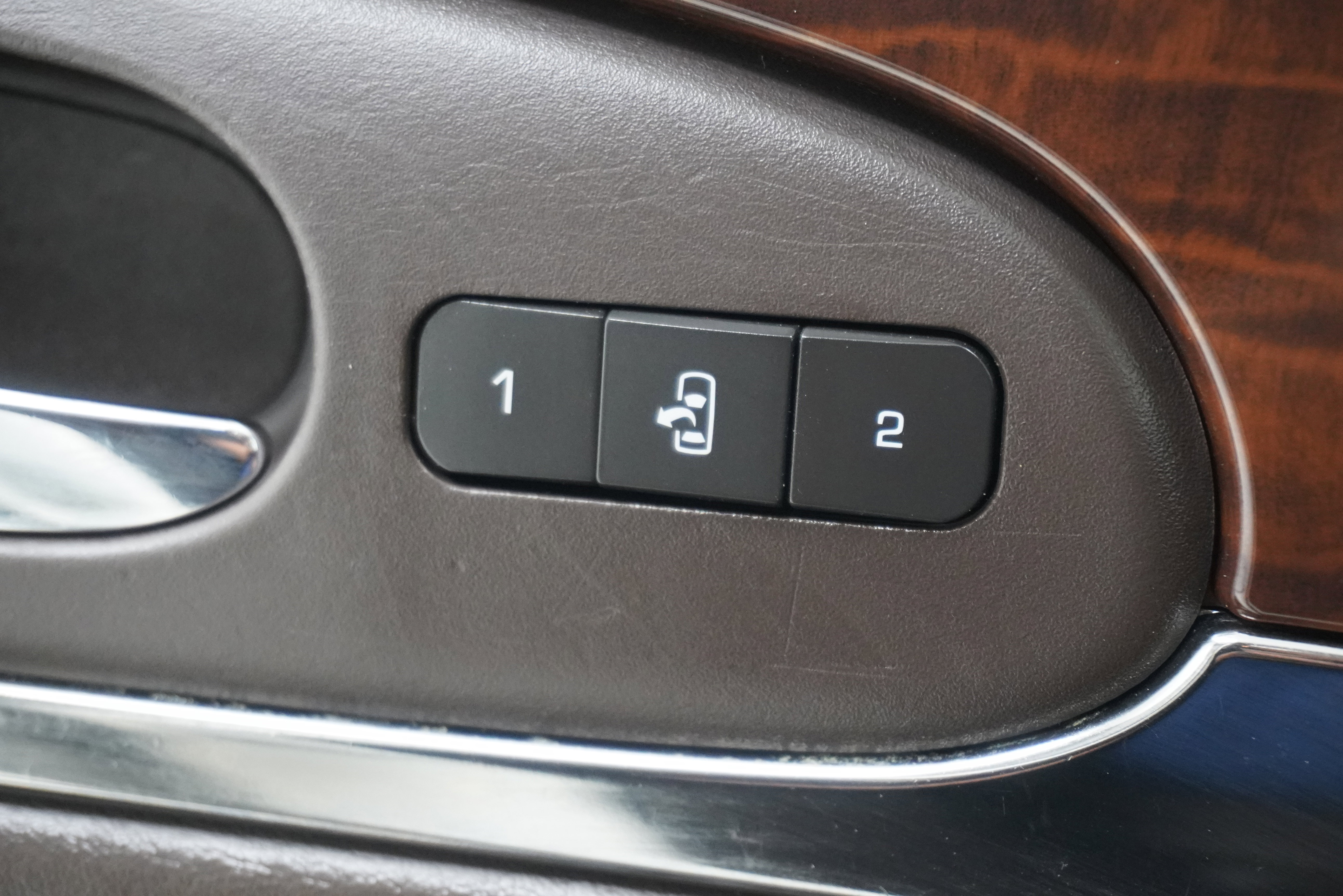 Used 2014 Buick Enclave Premium image 17