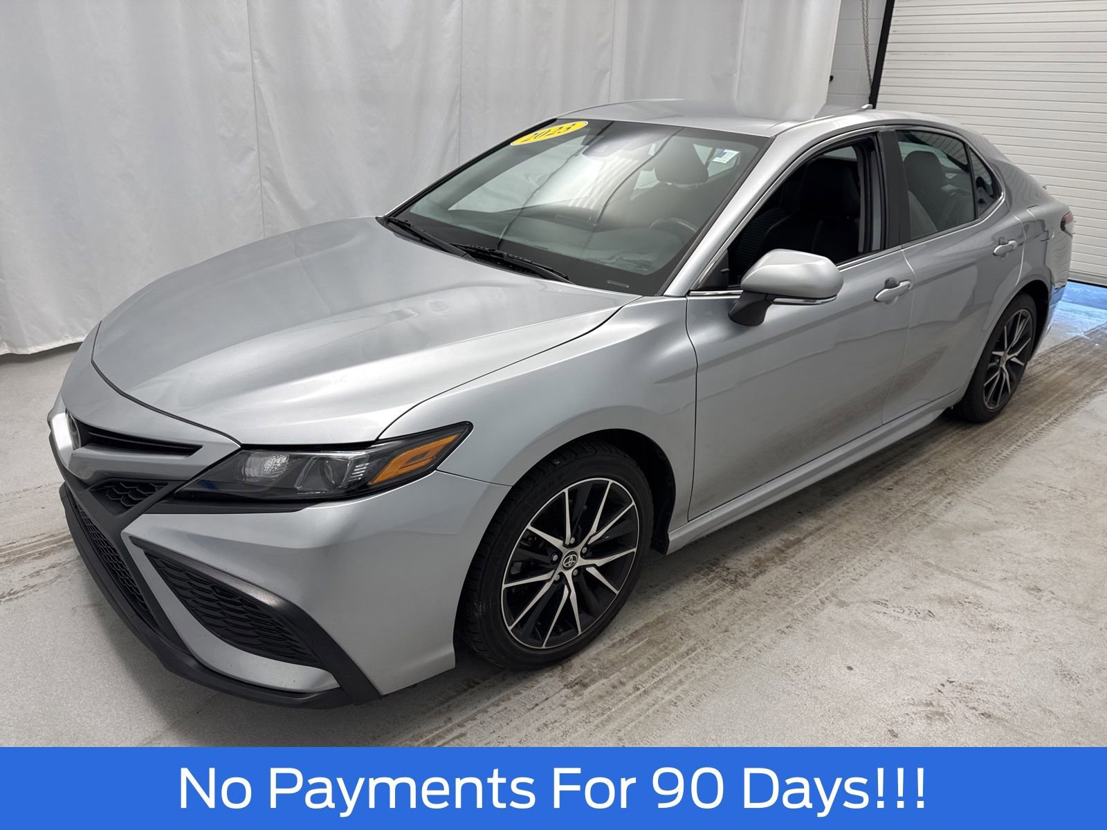 Used 2023 Toyota Camry SE image 6