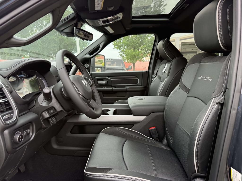 New 2026 RAM 2500 Laramie AWD/4WD image 13