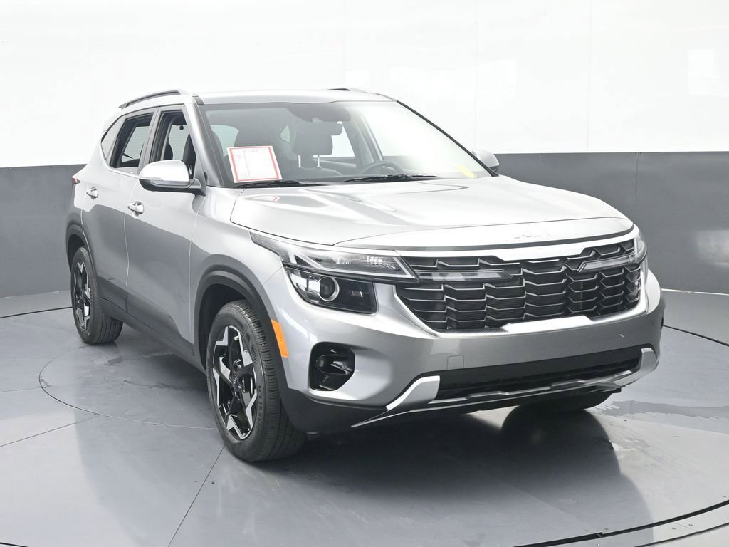 Used 2025 Kia Seltos EX w/ EX Sunroof Package FWD image 9