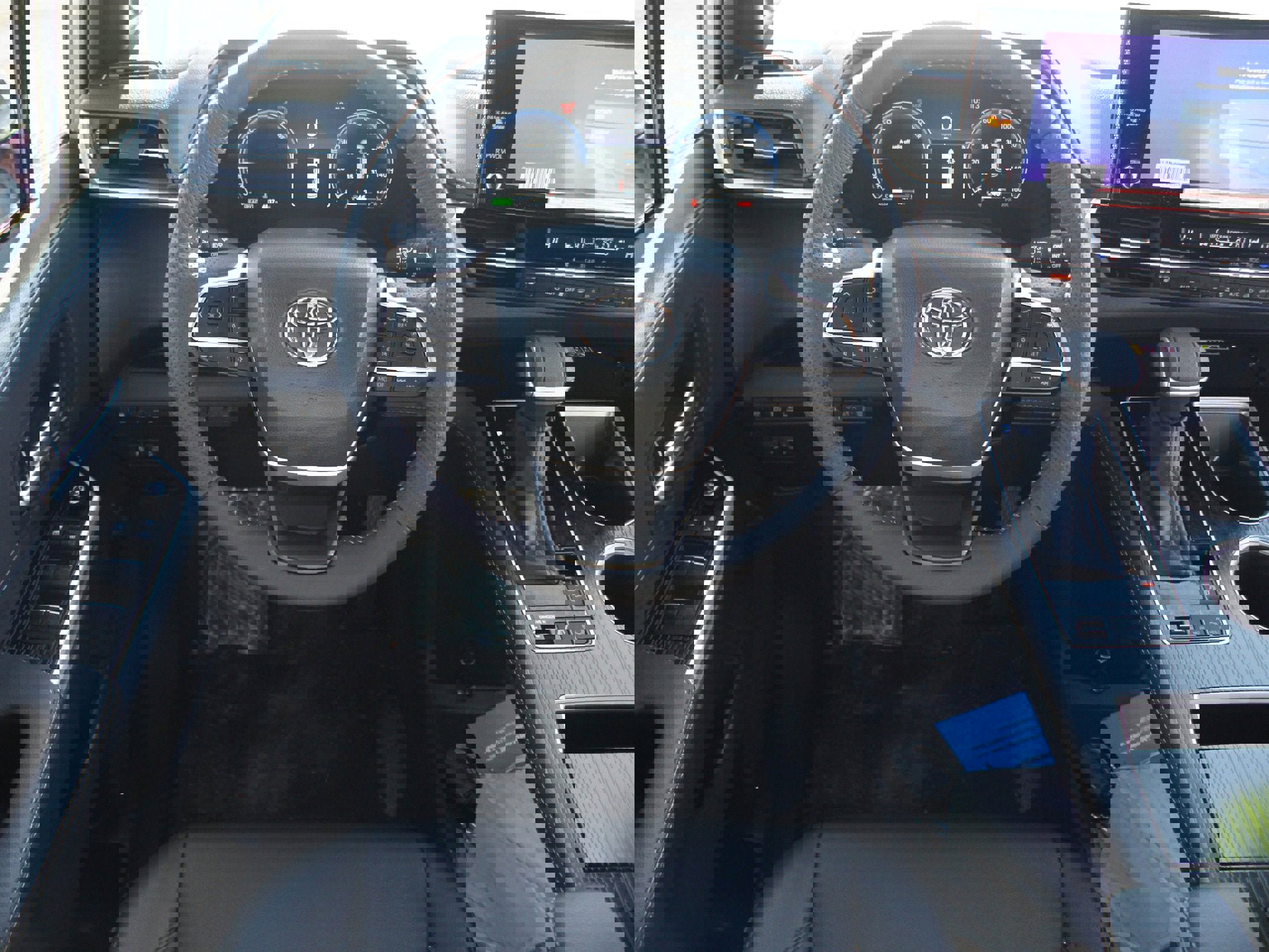 Used 2025 Toyota Sienna XLE Woodland Edition image 5