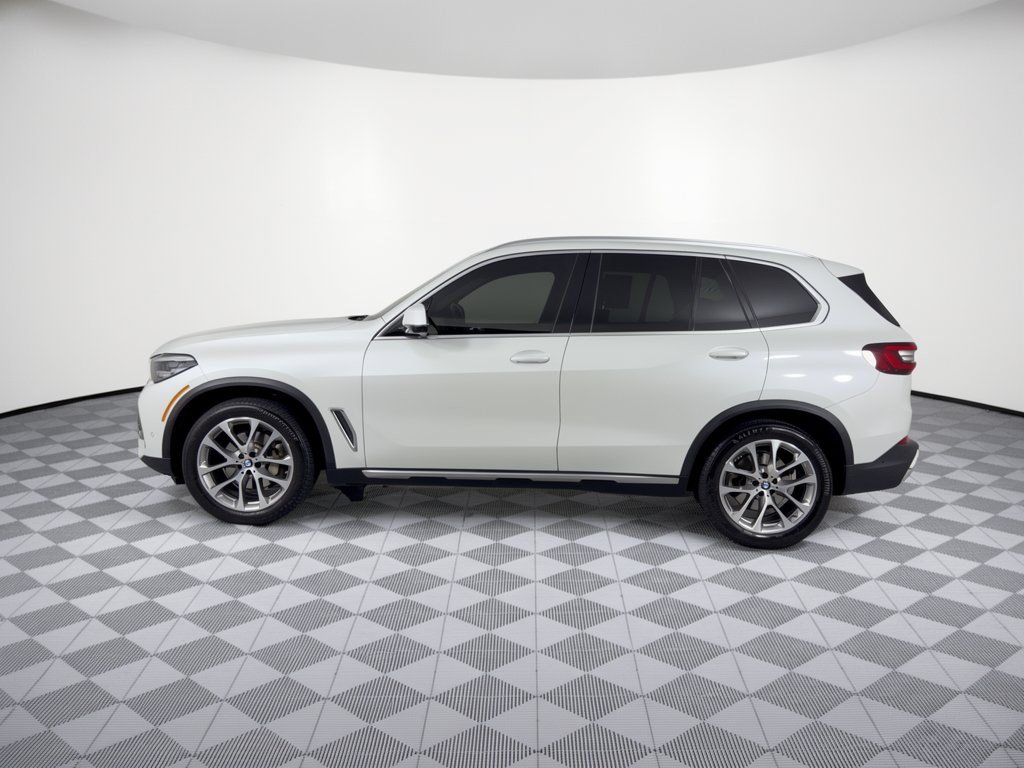 Used 2022 BMW X5 xDrive40i w/ Luxury Seating Package AWD/4WD image 2