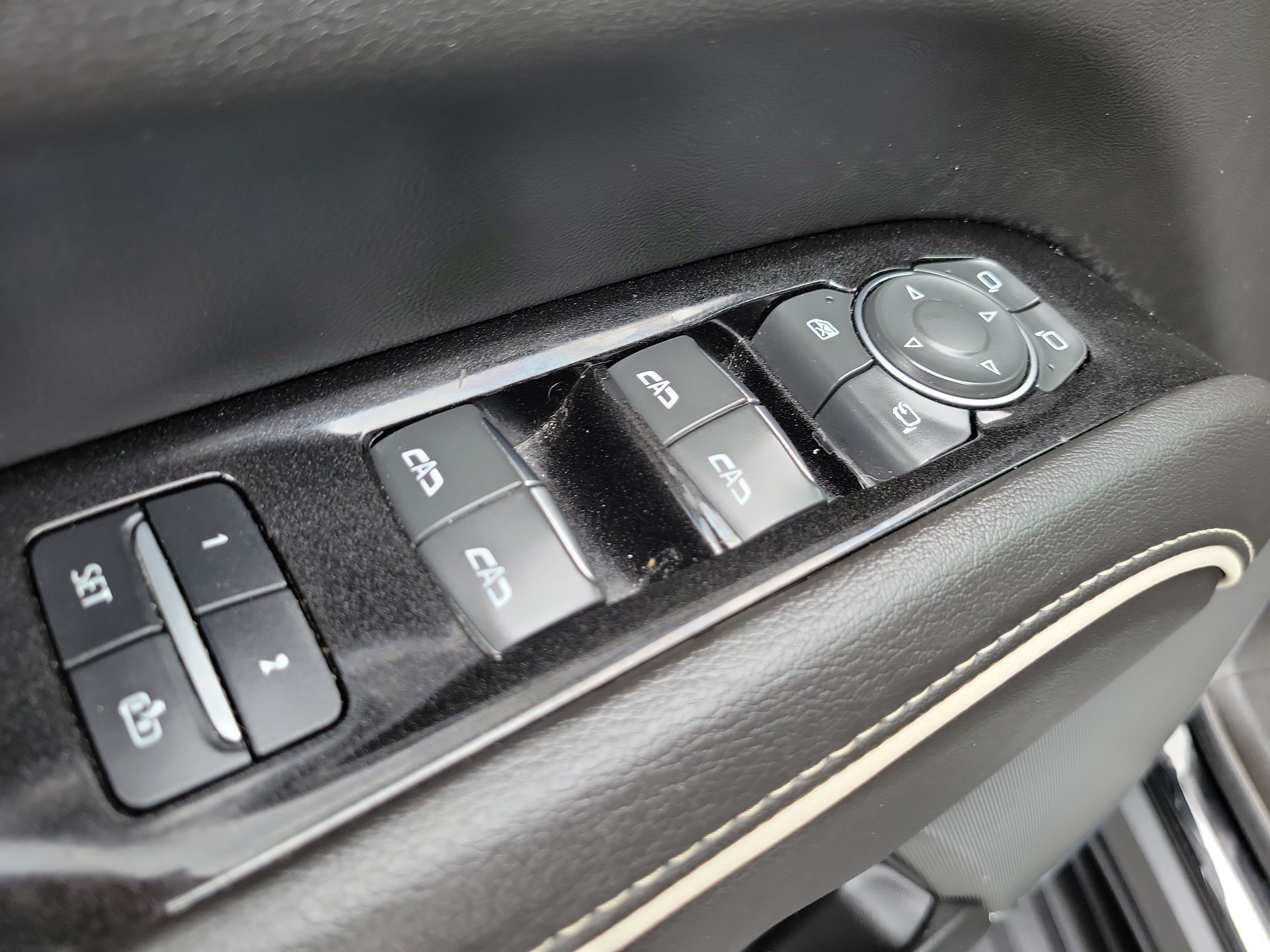 Used 2021 Cadillac Escalade Premium Luxury AWD/4WD image 22