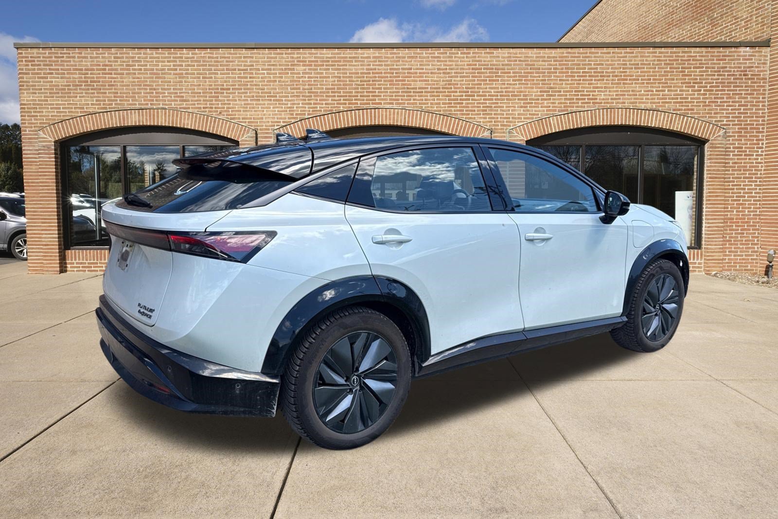 Used 2023 Nissan Ariya AWD/4WD video 3