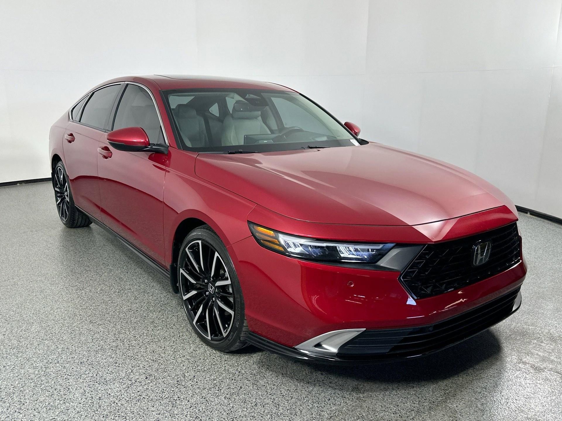 Used 2024 Honda Accord Touring image 4