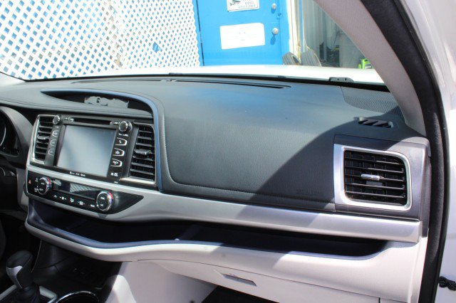 Used 2016 Toyota Highlander XLE FWD image 11