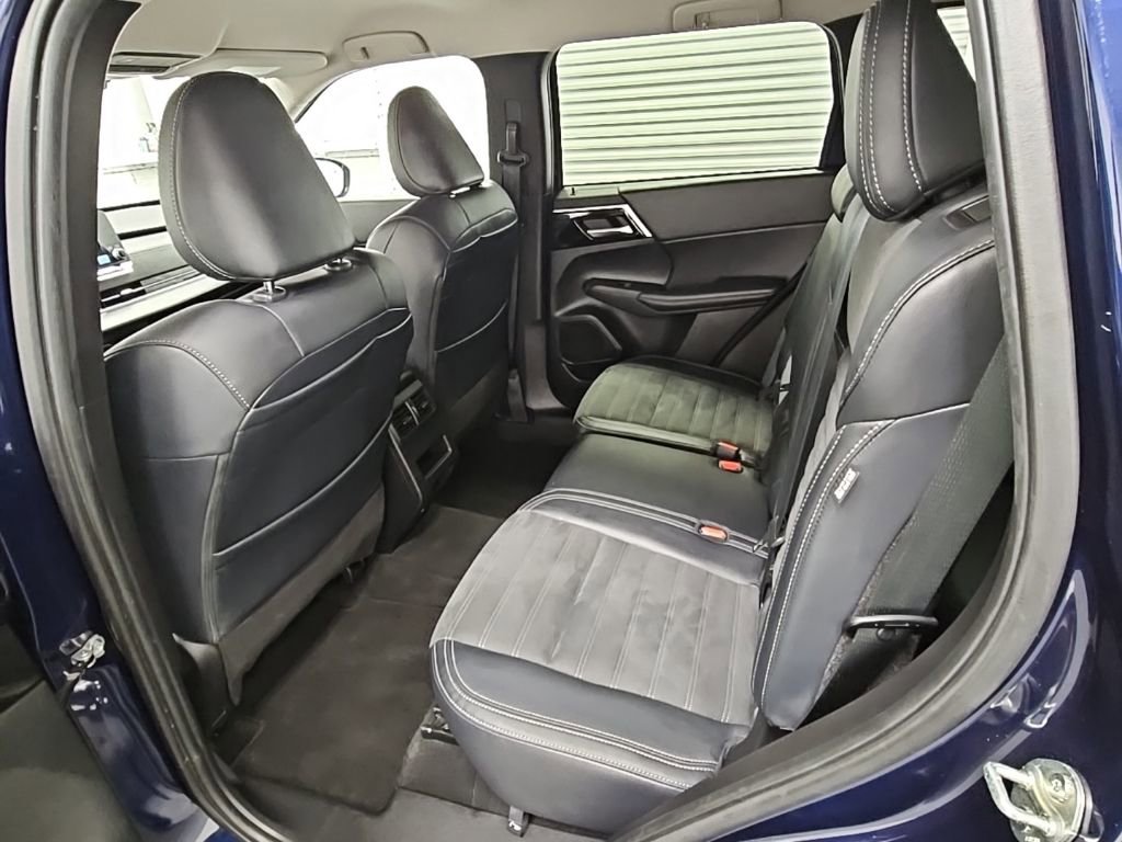 Used 2024 Mitsubishi Outlander SE image 31