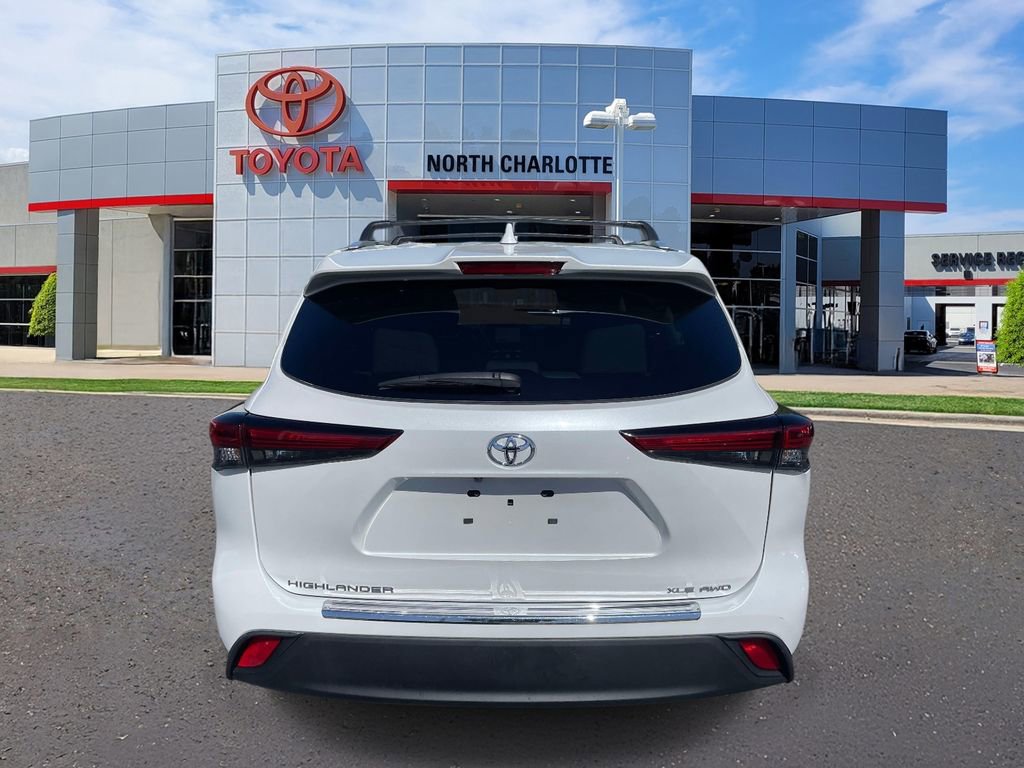 Used 2023 Toyota Highlander XLE AWD/4WD image 8