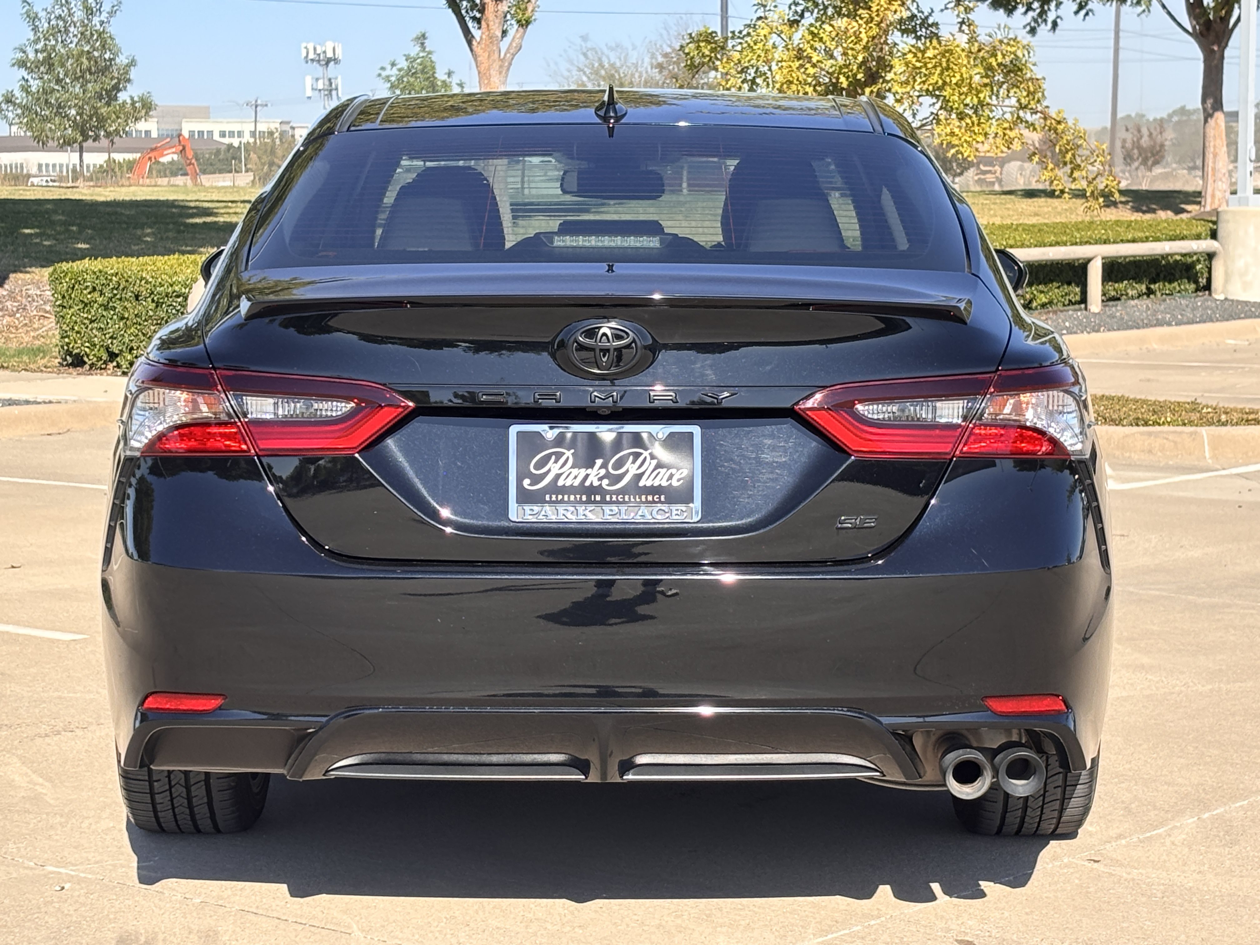 Used 2021 Toyota Camry SE w/ Convenience Package FWD image 4